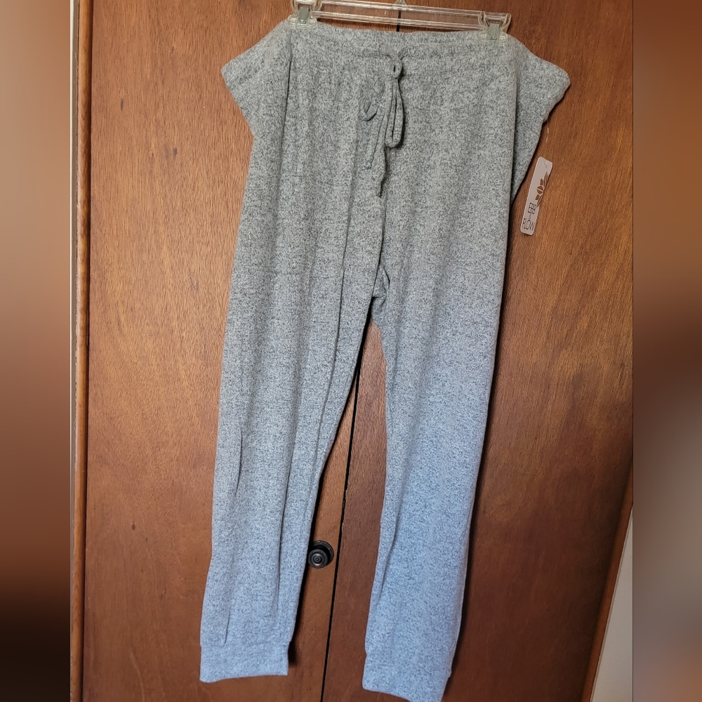 EBB & FLOW GRAY JOGGING PANTS